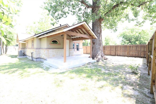 Building Photo - 749 Rosie St