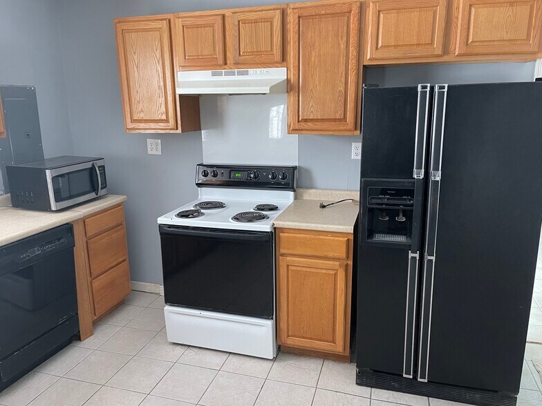 Building Photo - 1592 E 236th St