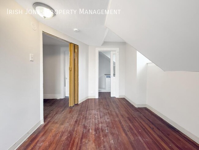 Building Photo - 270 Locust St
