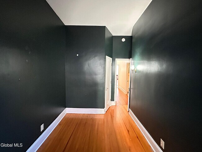 Building Photo - 15 2nd St