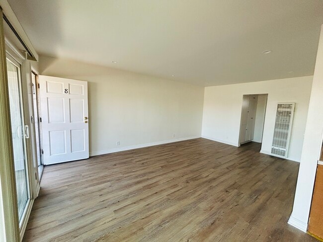 Building Photo - 1414 S Orange Grove Ave