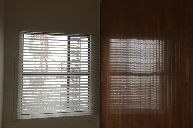 Building Photo - 1964 Crescent Ln