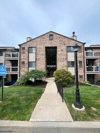 Building Photo - Beautiful 2BR/2BA Condo with Pool, Fitness Center & Private Balcony