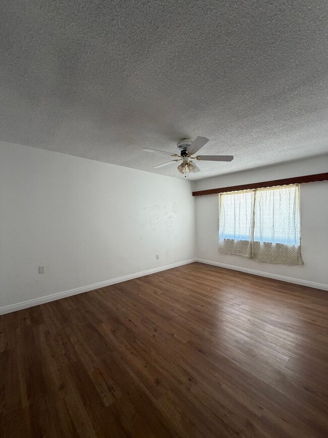 Building Photo - 281 Armory Rd