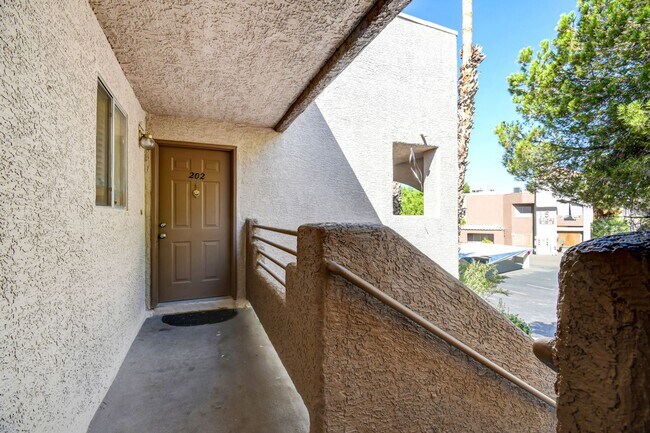 Building Photo - 6867 Tamarus St