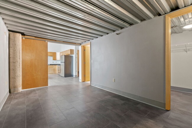 Building Photo - 521 S 7th St