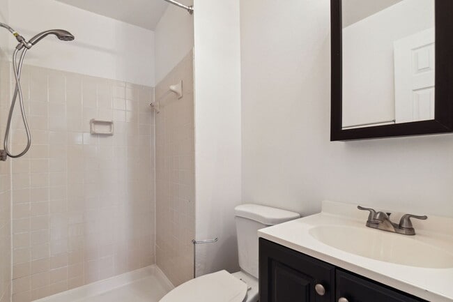 Building Photo - Really Cool, Spacious 3br Townhome with De...