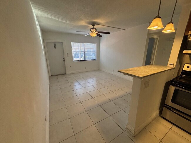 Building Photo - 4061 N Dixie Hwy