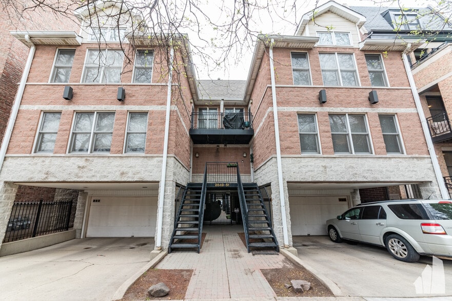 Primary Photo - 2849 N Southport Ave
