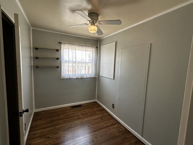 Building Photo - ***Available late-July*** Charming Home in...