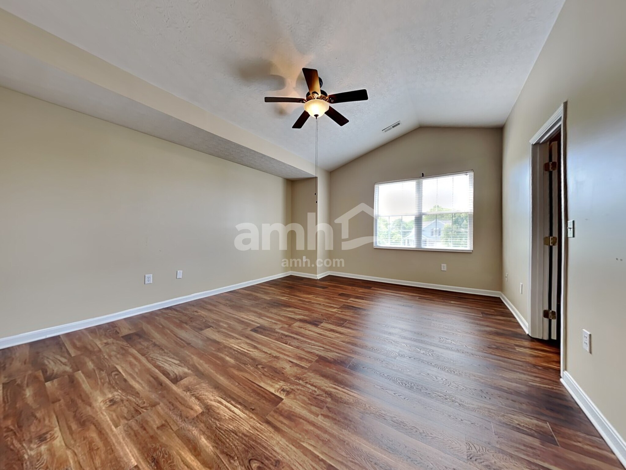 Building Photo - 320 Hennepin Dr