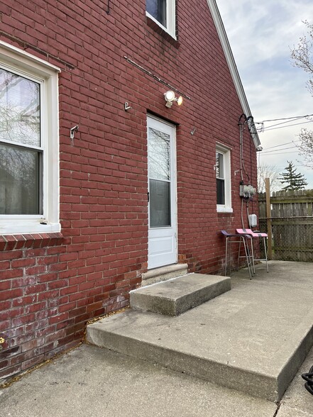 Back Entrance - 1105 Russell Ave