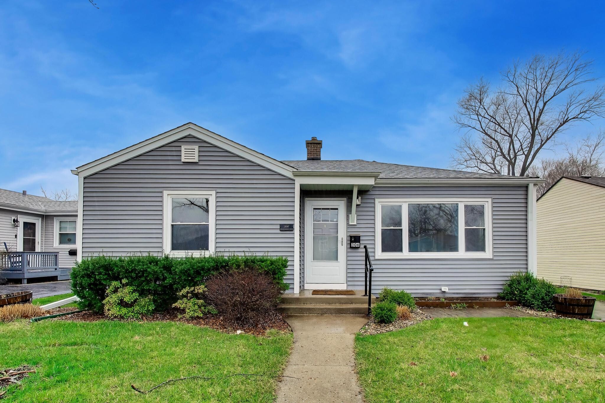 Building Photo - 306 N Schubert St