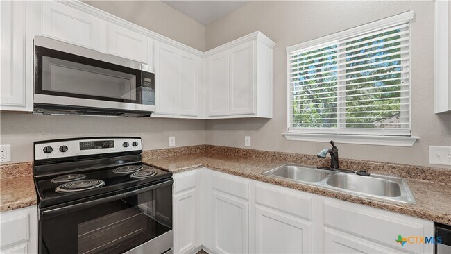 Building Photo - 107 Rosedale Ave