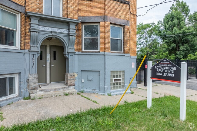 Entrance - Royal Midtown