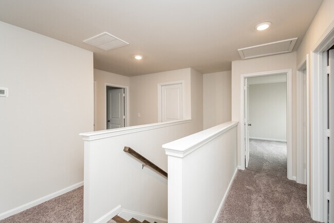 Building Photo - 428 Red Poll Wy