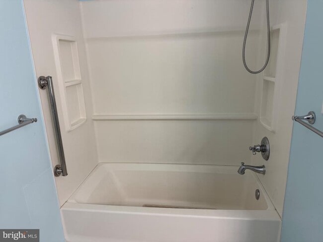 Building Photo - 114 Yardley Commons