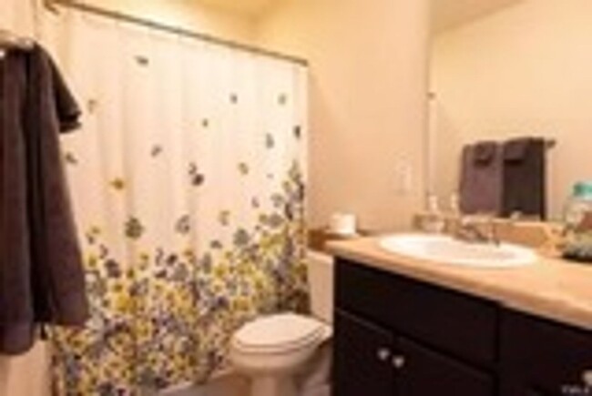 Building Photo - Townhome in Flowers Plantation with Water ...