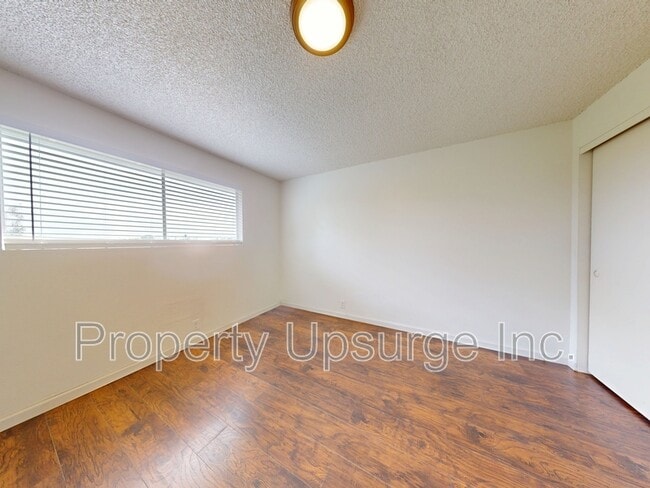 Building Photo - 445 Nelson Ave