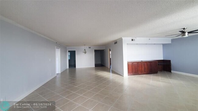 Building Photo - 3095 N Course Dr