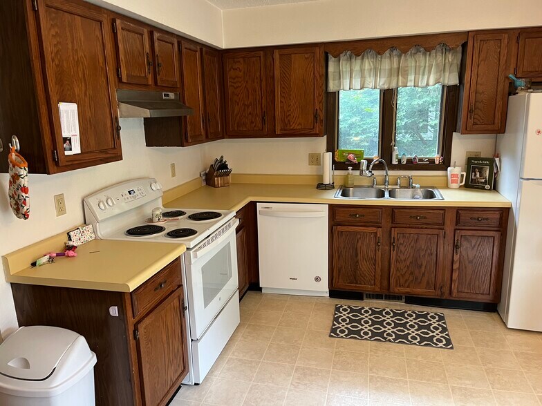 Building Photo - 1467 Westview Dr