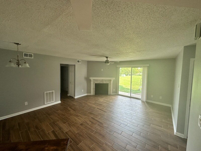 Living room/dining room - 1709 Rock Bridge Mews