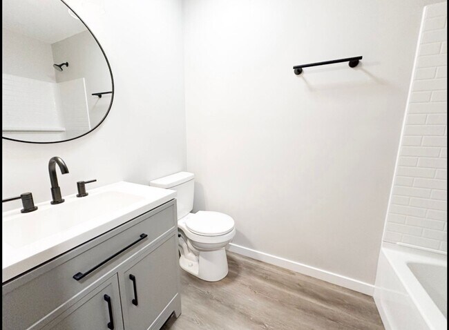 Building Photo - 2008 Juniper Dr