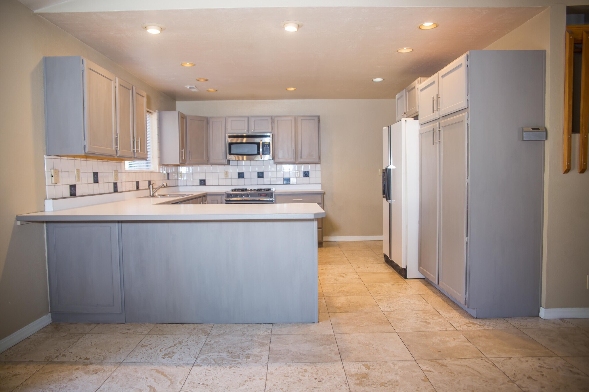 Building Photo - 2562 N Fox Run Dr