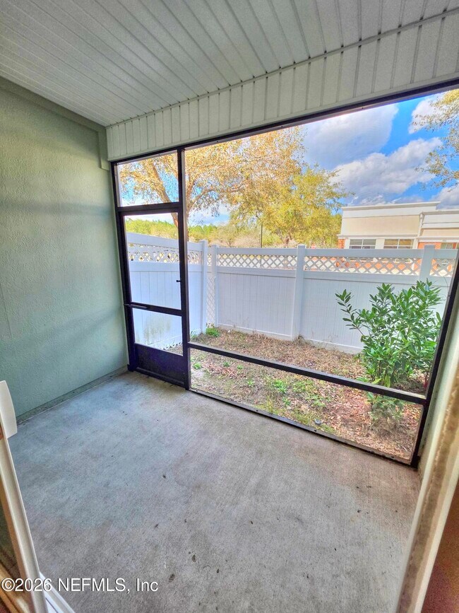 Building Photo - 3972 Vlg Vw Ln