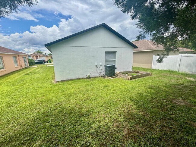 Building Photo - 1829 Lacy Ln