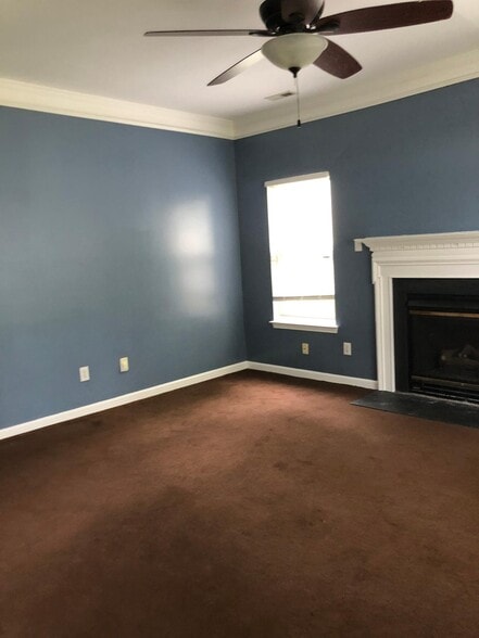 Family room - 103 Shephard Hill Dr