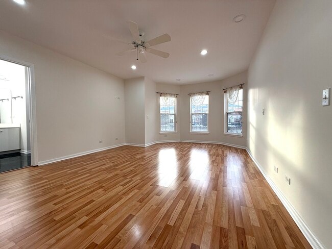 Building Photo - 362 Town Pl Cir