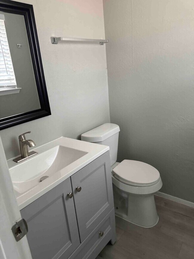 Building Photo - For Sale or Lease