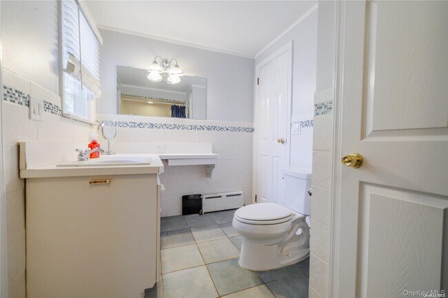 Building Photo - 138 N Forest Ave