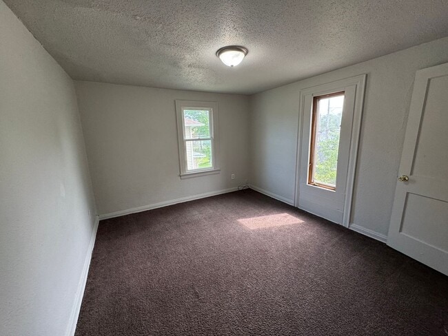 Building Photo - 4319 S Park Dr