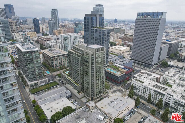 Building Photo - 1155 S Grand Ave