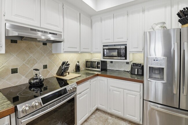 Building Photo - 403 Island Dr