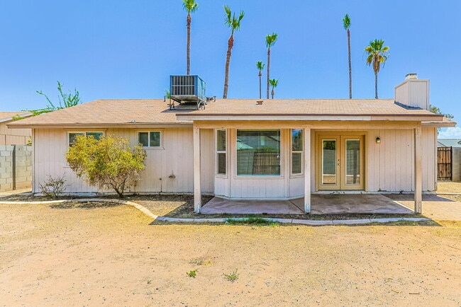 Building Photo - 736 W El Prado Rd