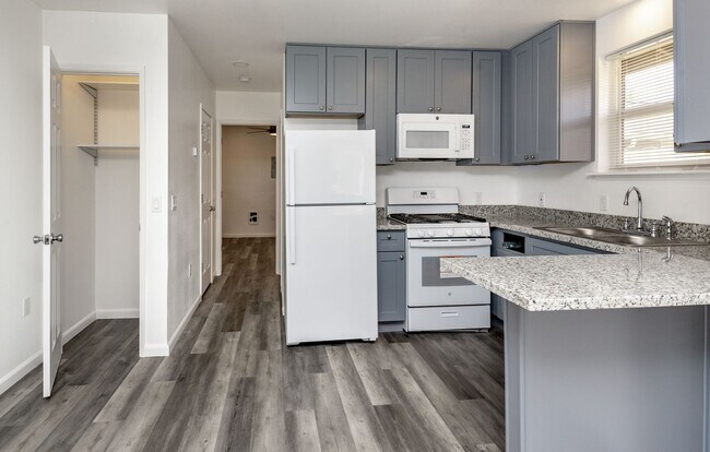 Building Photo - 704 5th Ave SE