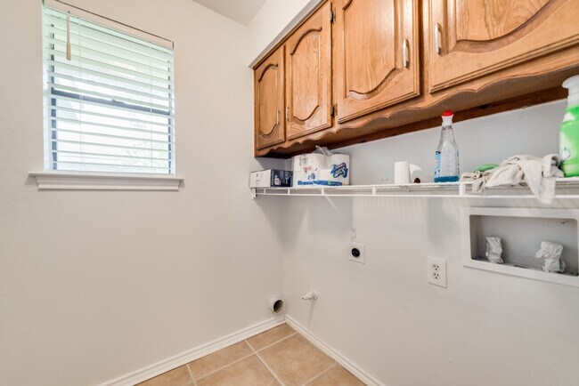 Building Photo - 923 S Greenstone Ln