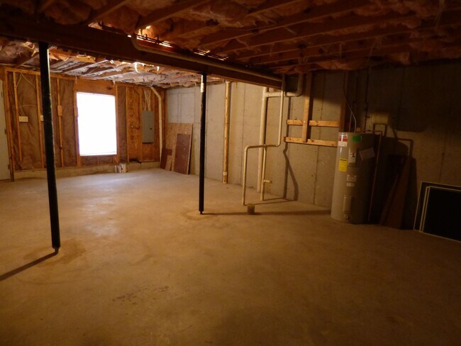 Building Photo - 338 E Oak St