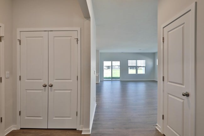 Building Photo - 738 Maria Dr
