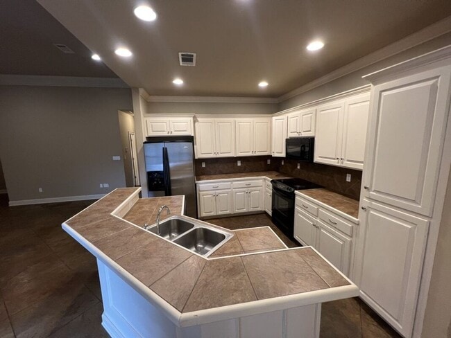 Building Photo - 2568 Middletowne Dr