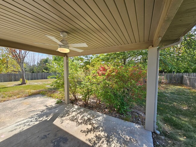 Building Photo - 3 bedroom, 2 bathroom home
