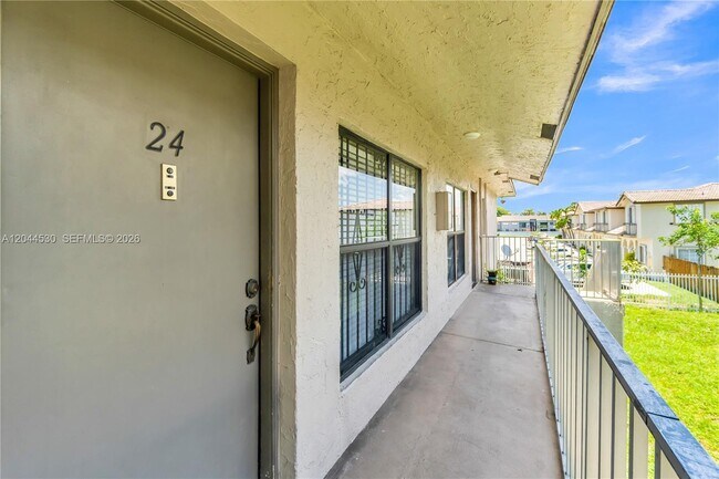 Building Photo - 15350 SW 72nd St