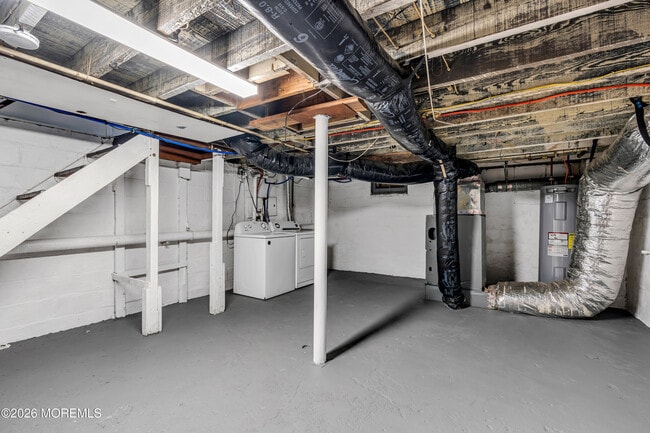 Building Photo - 303 Comstock St