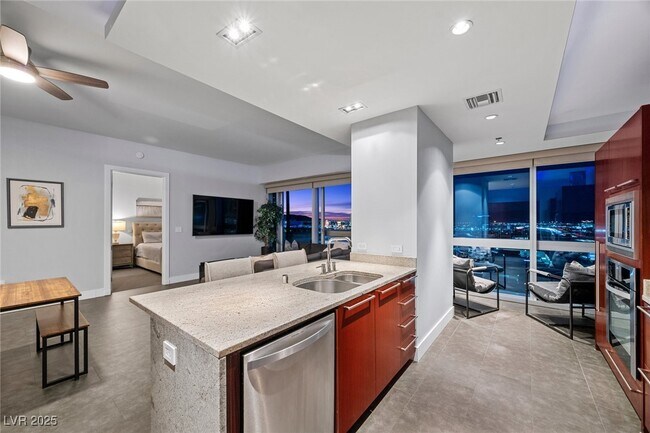 Building Photo - 4471 Dean Martin Dr