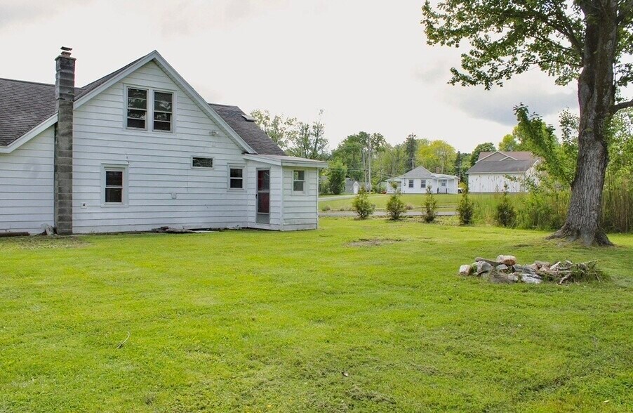 Building Photo - 607 Boght Rd