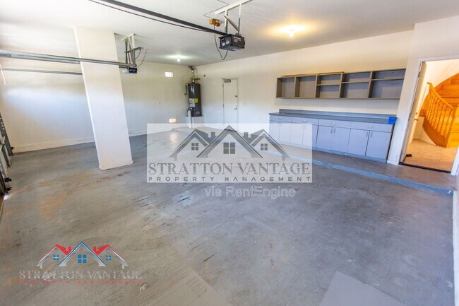 Building Photo - 960 E Constitution Dr