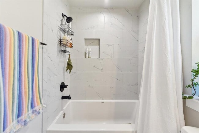 Building Photo - 25 Woodacre Dr